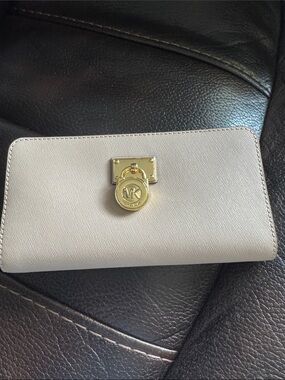 Michael Kors Beige Hamilton Traveller Wallet with Gold MK Lock